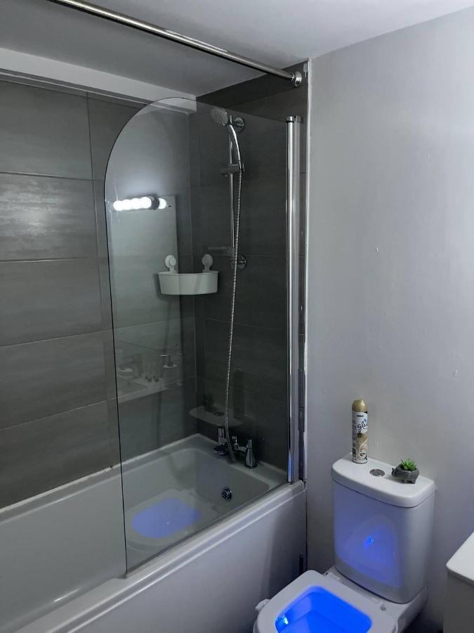 Modern Spacious 1 Bed Flat In Birmingham City Centre With Free Parking, Fast Free Wifi And Netflix Exterior foto