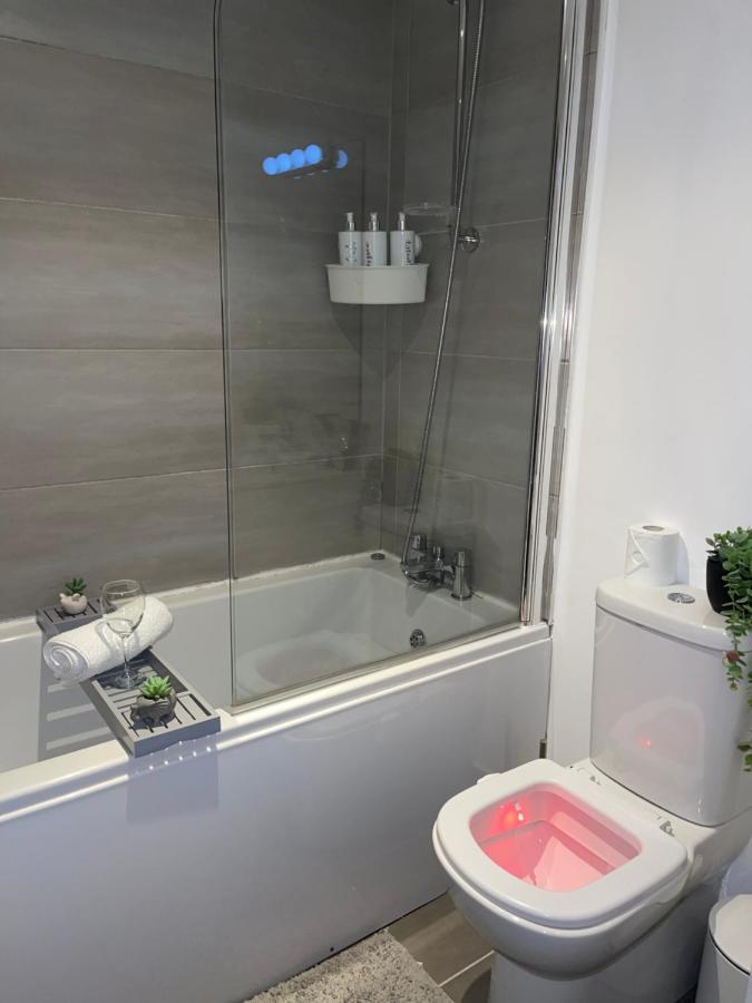 Modern Spacious 1 Bed Flat In Birmingham City Centre With Free Parking, Fast Free Wifi And Netflix Exterior foto