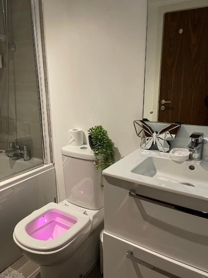 Modern Spacious 1 Bed Flat In Birmingham City Centre With Free Parking, Fast Free Wifi And Netflix Exterior foto